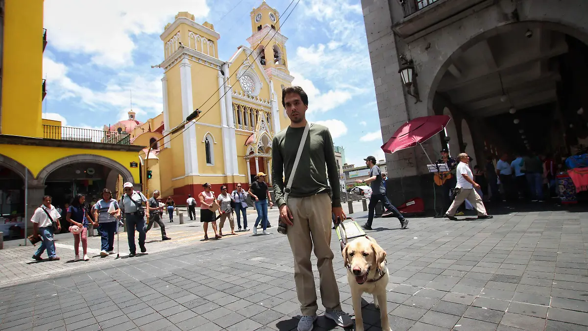 Perro guía-Fernando Apan-ricardo02